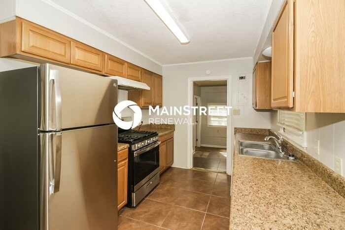 4570 E Dearing Rd - Photo 7 of 16