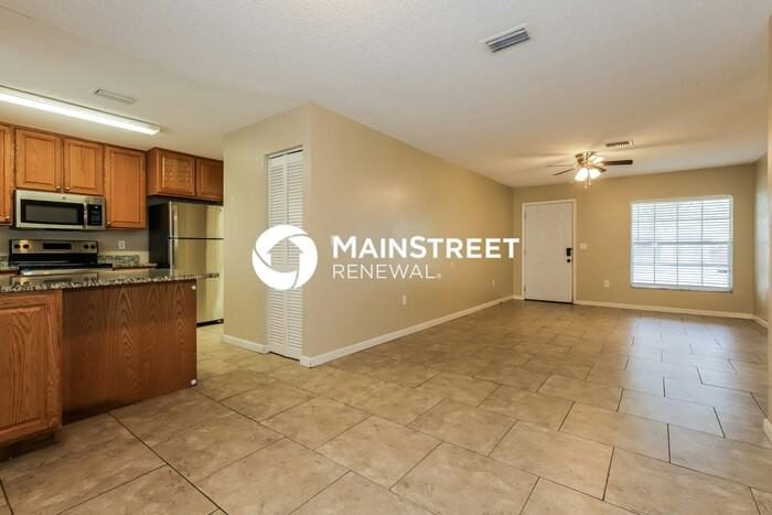 1660 Crystalview Trl - Photo 3 of 23