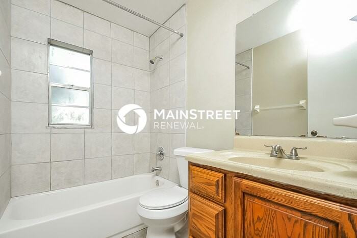 1660 Crystalview Trl - Photo 5 of 23