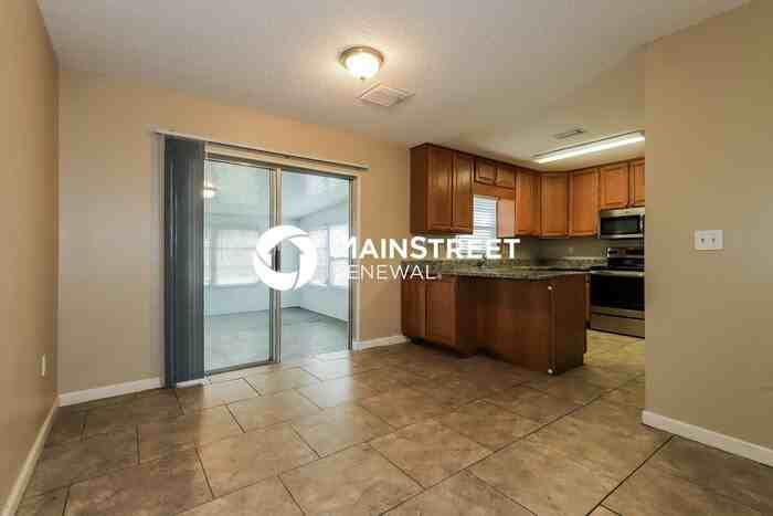 1660 Crystalview Trl - Photo 6 of 23