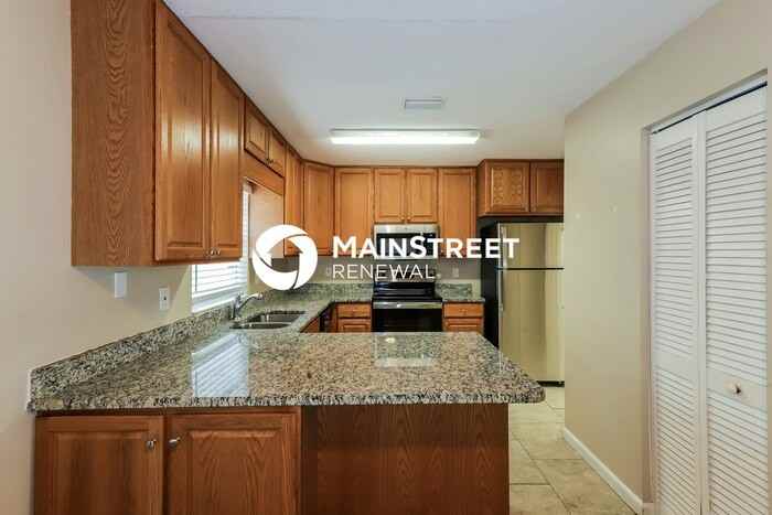 1660 Crystalview Trl - Photo 4 of 16