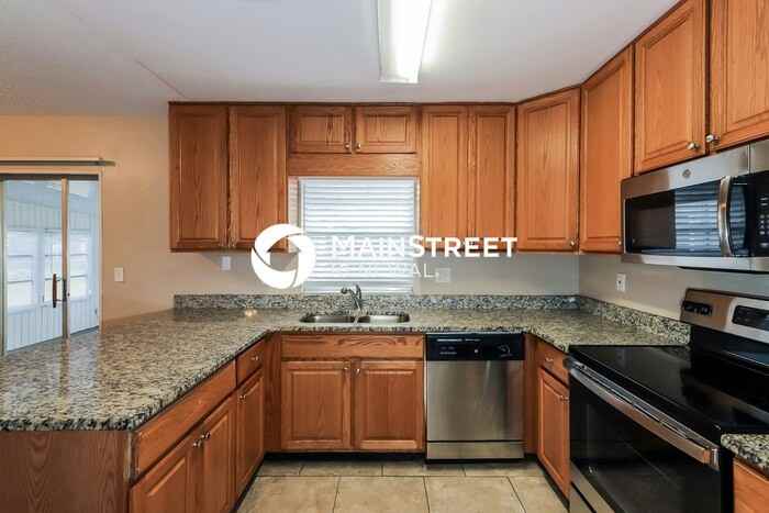 1660 Crystalview Trl - Photo 5 of 16
