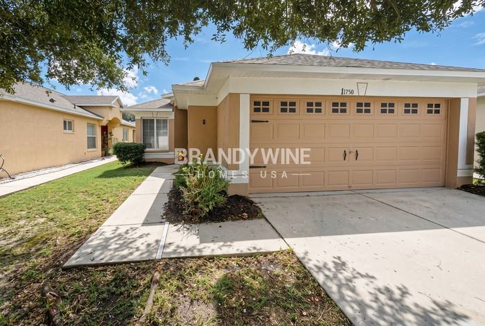 11750 Lynmoor Dr - Photo 2 of 20