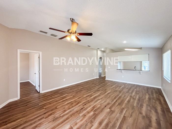 11750 Lynmoor Dr - Photo 4 of 20