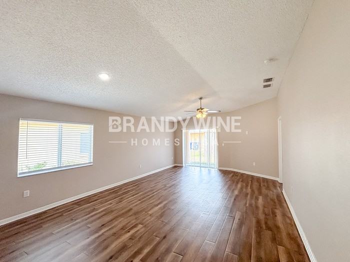11750 Lynmoor Dr - Photo 6 of 20