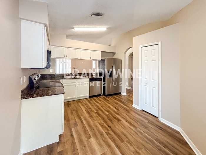 11750 Lynmoor Dr - Photo 7 of 20