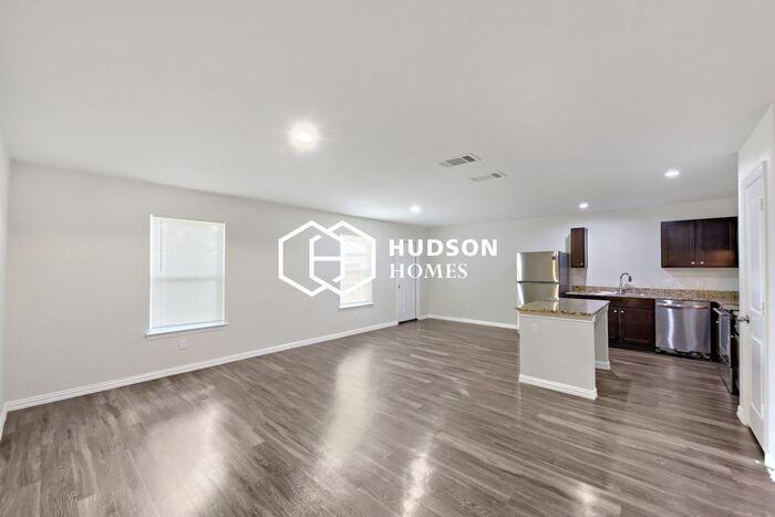5910 Mayle St - Photo 3 of 14