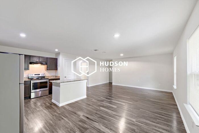 5910 Mayle St - Photo 4 of 14