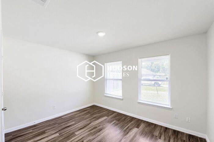 5910 Mayle St - Photo 7 of 14