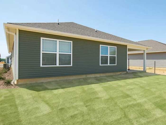 901 Lotus Dr - Photo 5 of 18