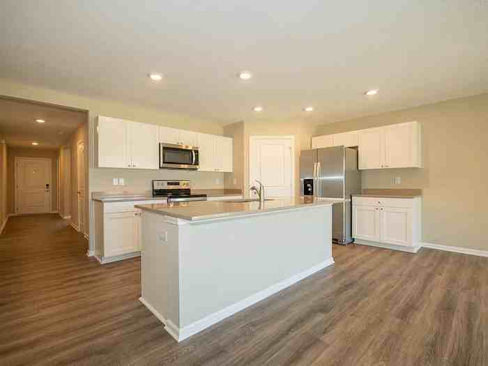 901 Lotus Dr - Photo 4 of 18