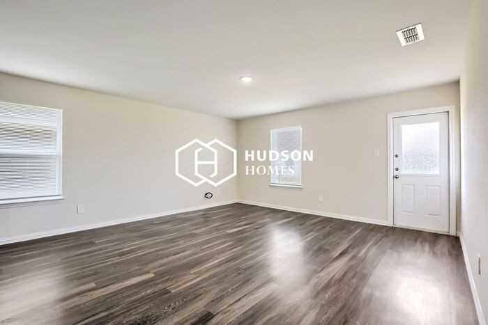 423 Shorty St - Photo 3 of 14