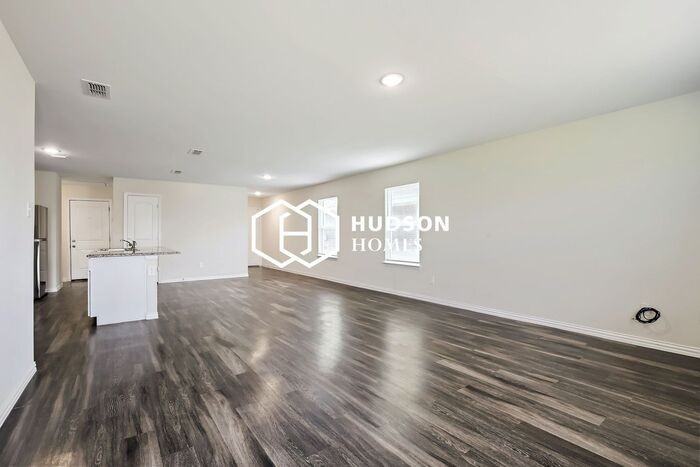 423 Shorty St - Photo 4 of 14