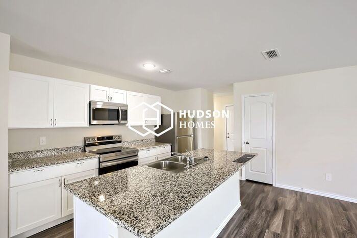 423 Shorty St - Photo 5 of 14