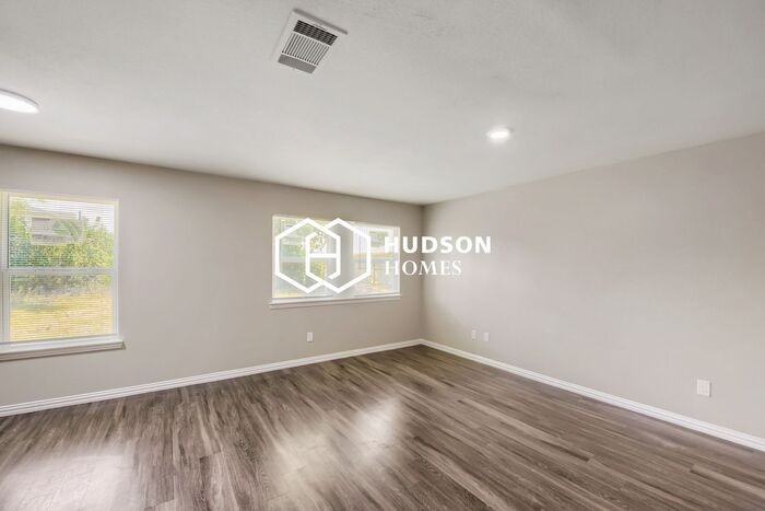 7116 Bywood St - Photo 4 of 14