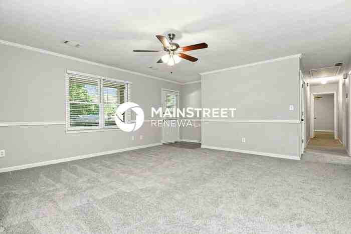 795 Cedar Lake Dr Se - Photo 2 of 15