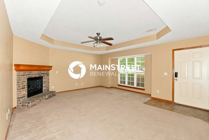310 E Elm St - Photo 2 of 17