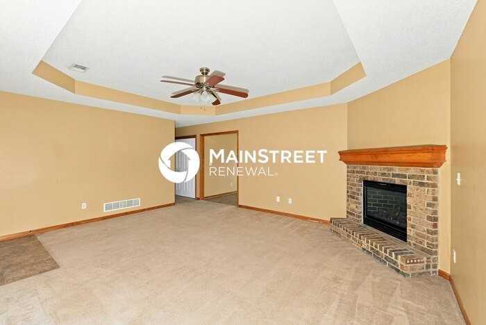 310 E Elm St - Photo 7 of 17