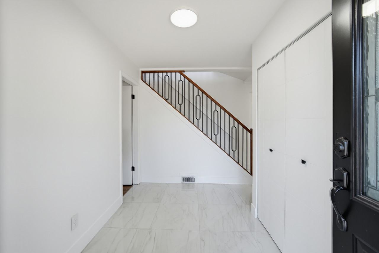 1341 Parker St - Photo 6 of 30
