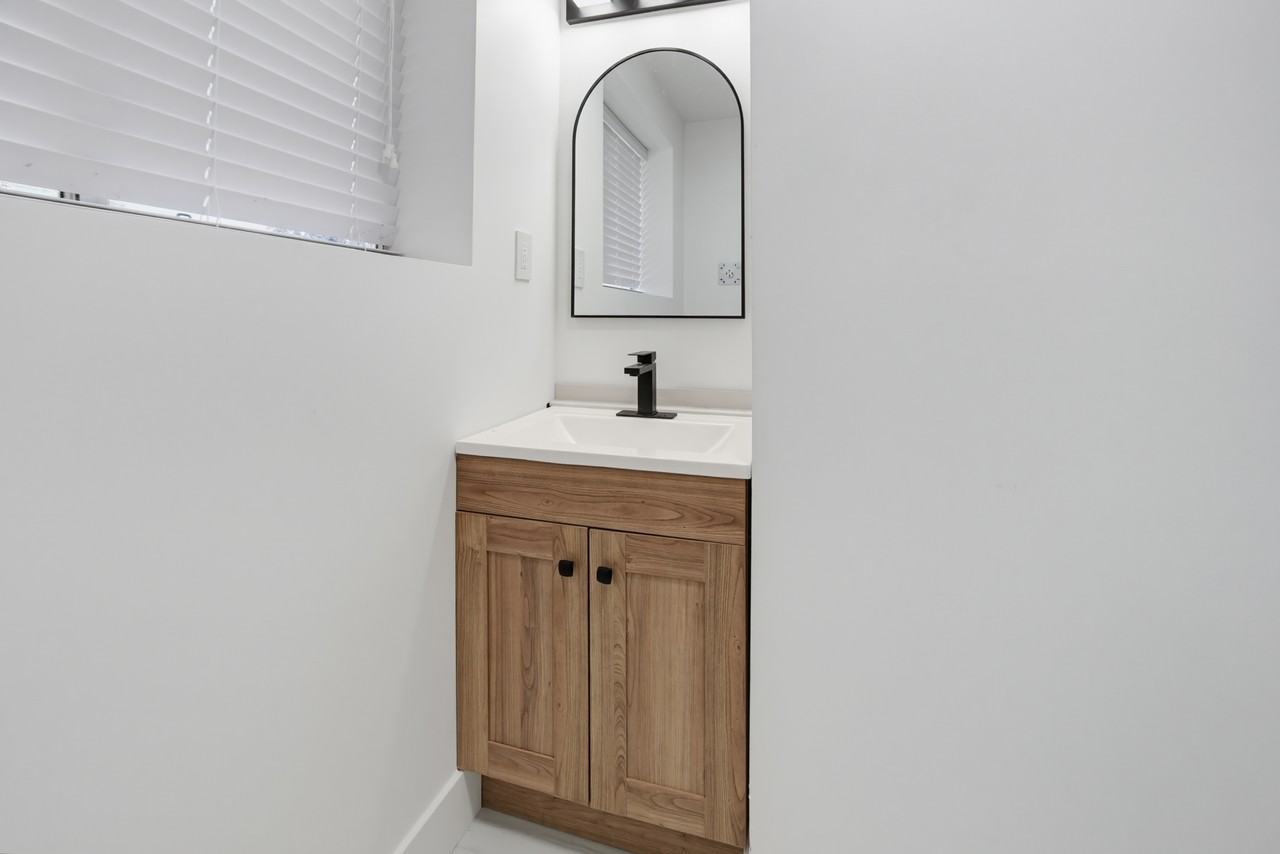 1341 Parker St - Photo 7 of 30