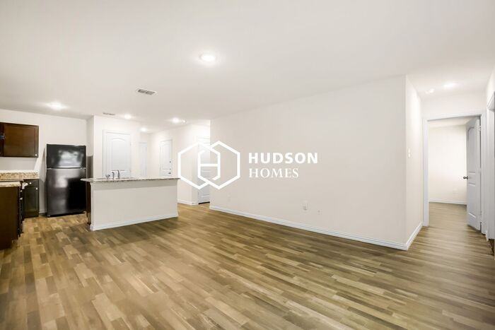 2912 Walnut St - Photo 4 of 14