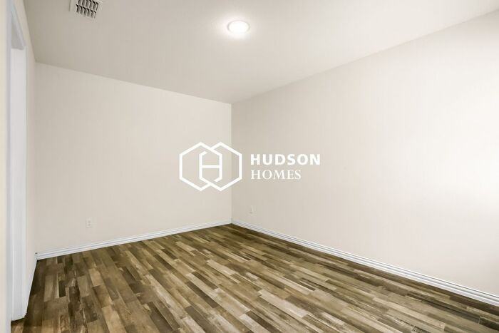 2912 Walnut St - Photo 7 of 14