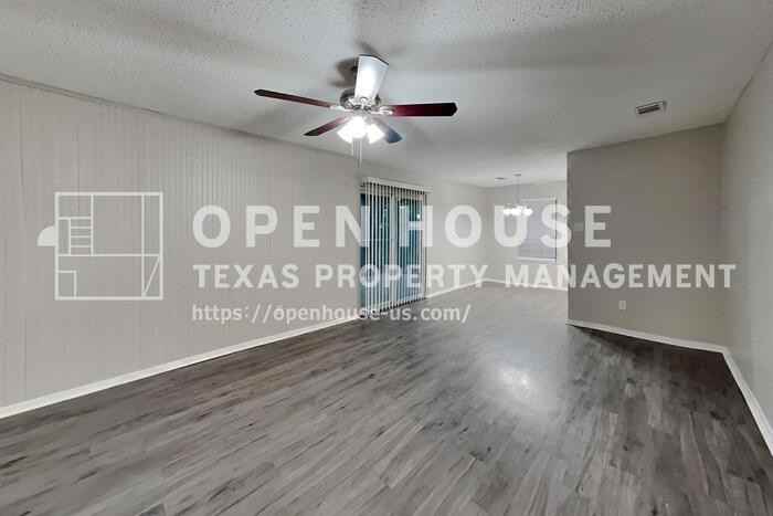 1558 Town Bluff St - Photo 4 of 18