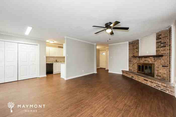 709 Lawndale Dr - Photo 5 of 12
