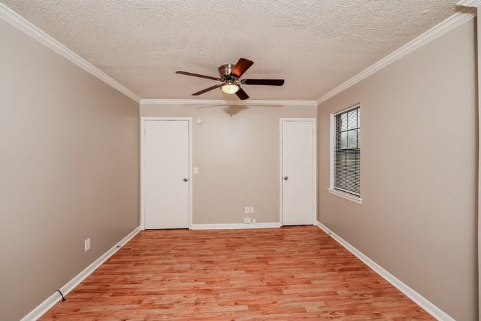356 Lakeshore Cir - Photo 4 of 10