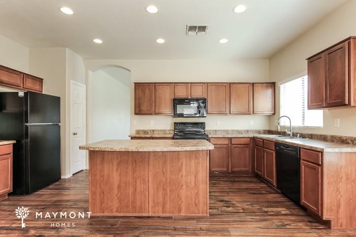 13932 N 146th Ct - Photo 5 of 12