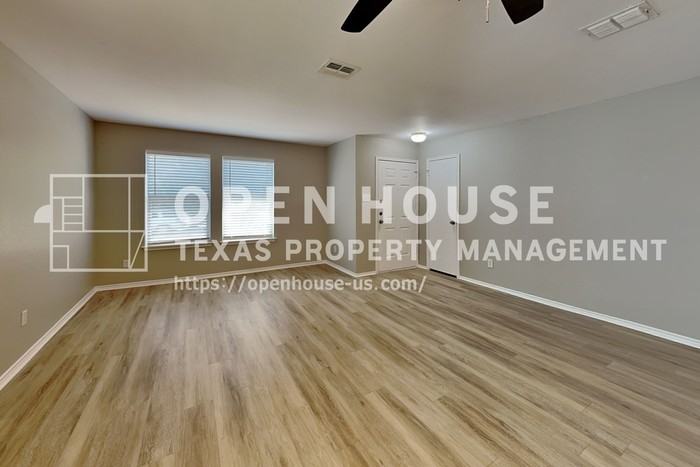 13717 Canyon Ranch Rd - Photo 4 of 20