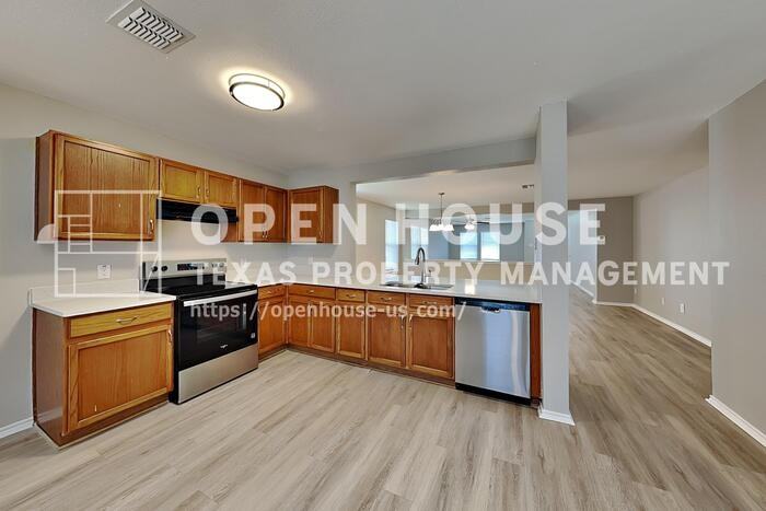 13717 Canyon Ranch Rd - Photo 6 of 20