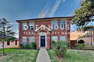 featured image of 1005 Lake Bluff Dr