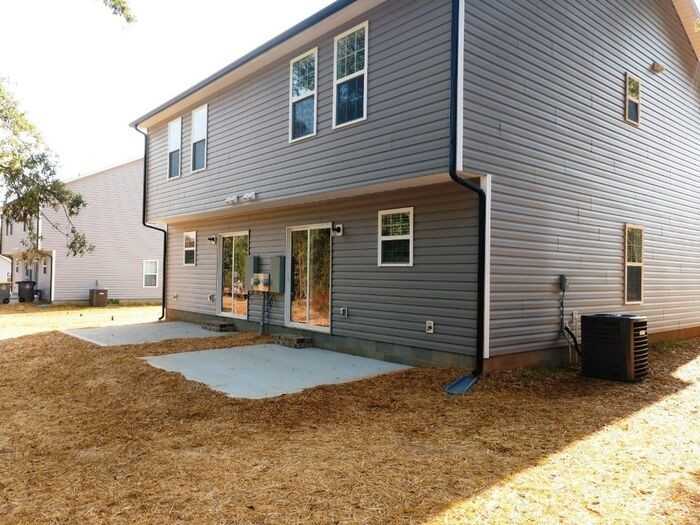 211 S Oak Gq St #B - Photo 2 of 8