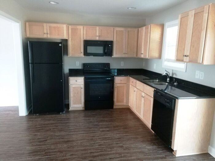 211 S Oak Gq St #B - Photo 4 of 8