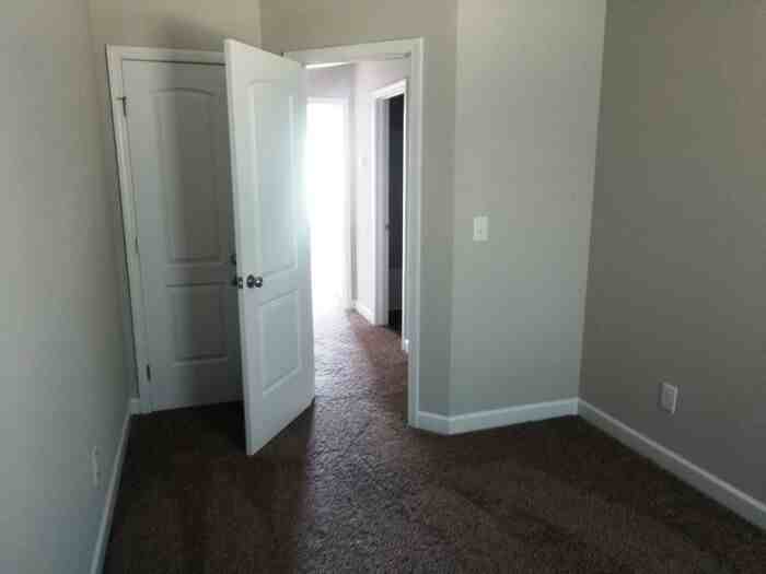 211 S Oak Gq St #B - Photo 5 of 8