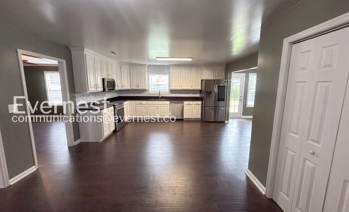 112 Grey Mare St - Photo 4 of 32
