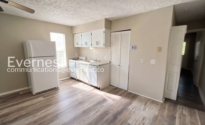 3392 Shadowlawn Dr #A - Photo 4 of 13