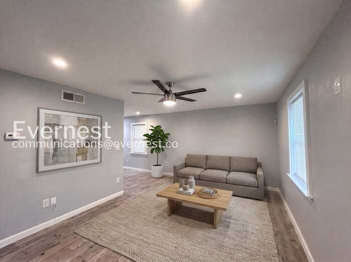 1408 Lyle Ave #A - Photo 2 of 21