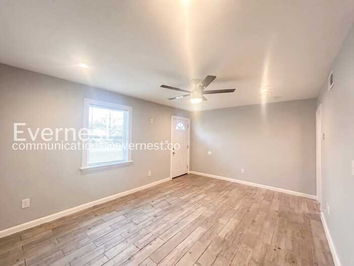 1408 Lyle Ave #A - Photo 7 of 21