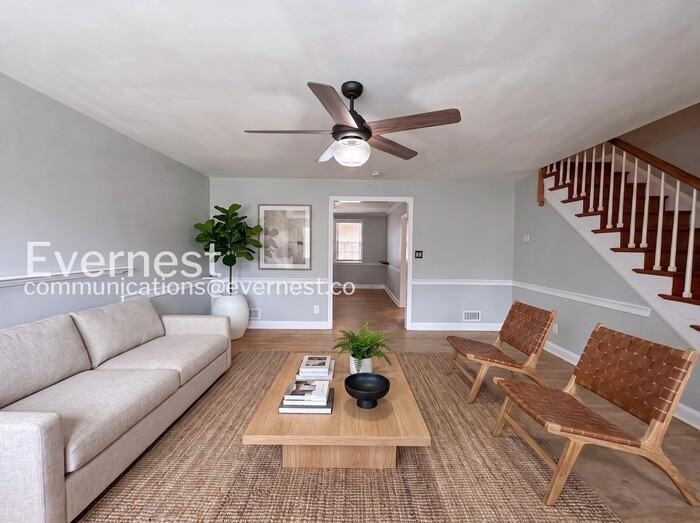 1515 Tunlaw Rd - Photo 3 of 28