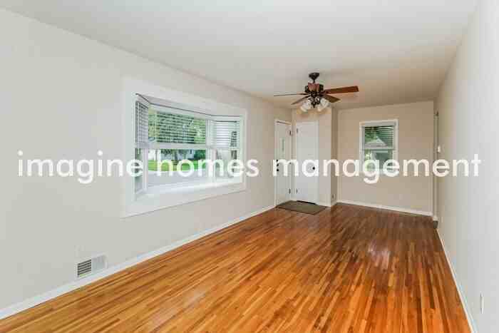 109 105th Ave Ne - Photo 4 of 16