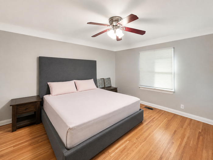 10443 Wilkins Ave - Photo 5 of 34