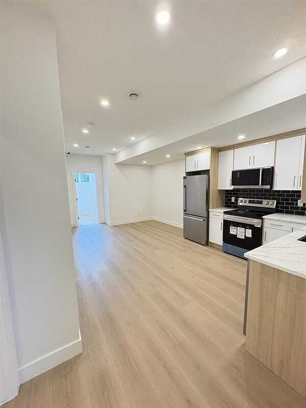 3536 43 St Sw - Photo 3 of 23