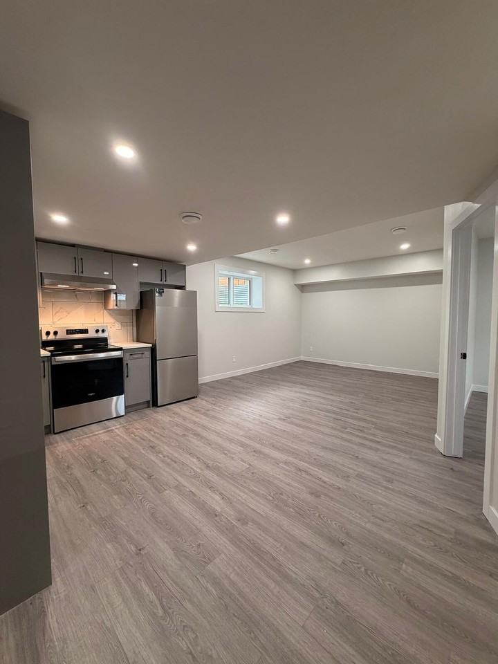 41 Evermore Cres - Photo 3 of 15