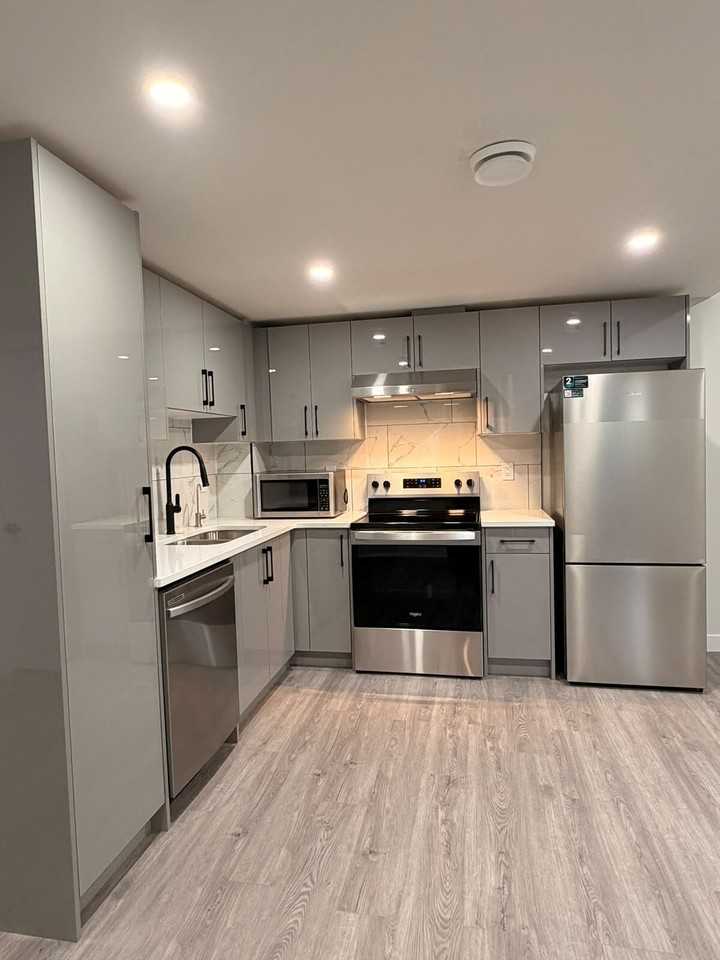 41 Evermore Cres - Photo 4 of 15