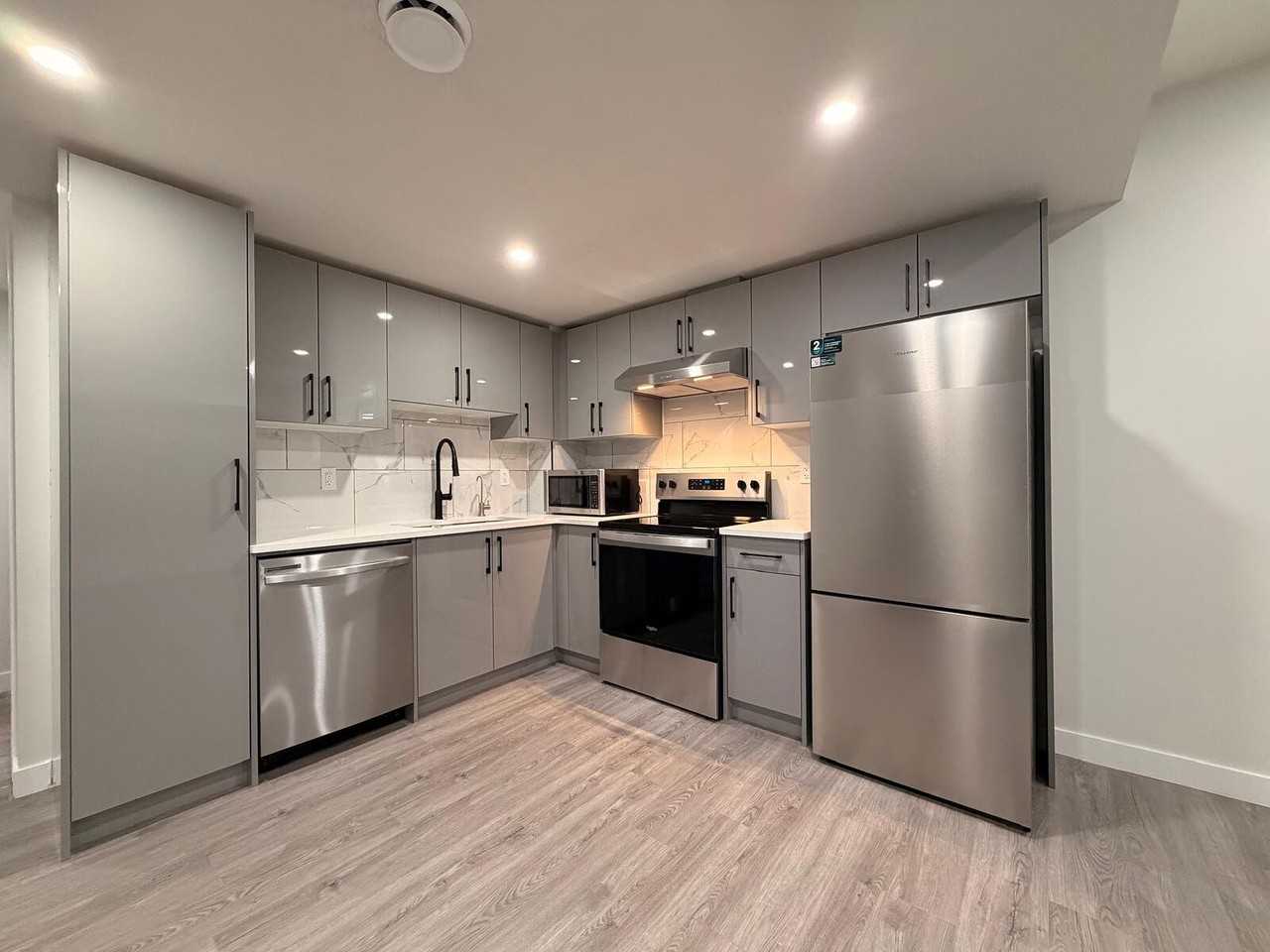 41 Evermore Cres - Photo 5 of 15