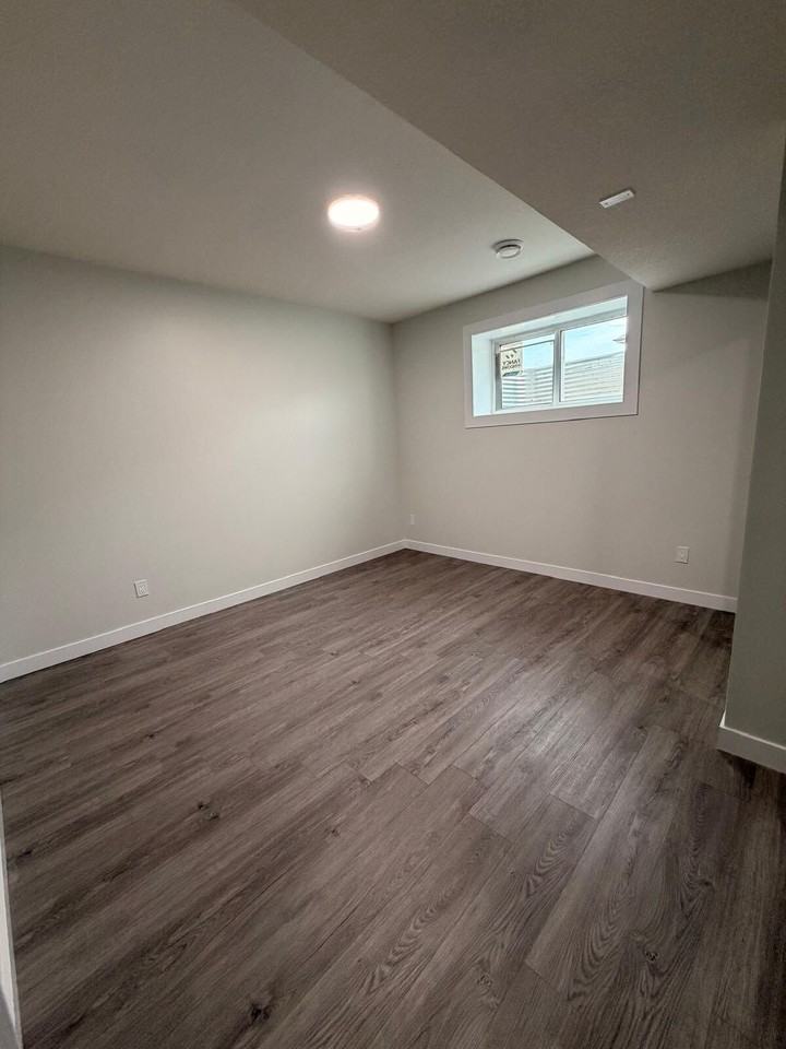 41 Evermore Cres - Photo 7 of 15