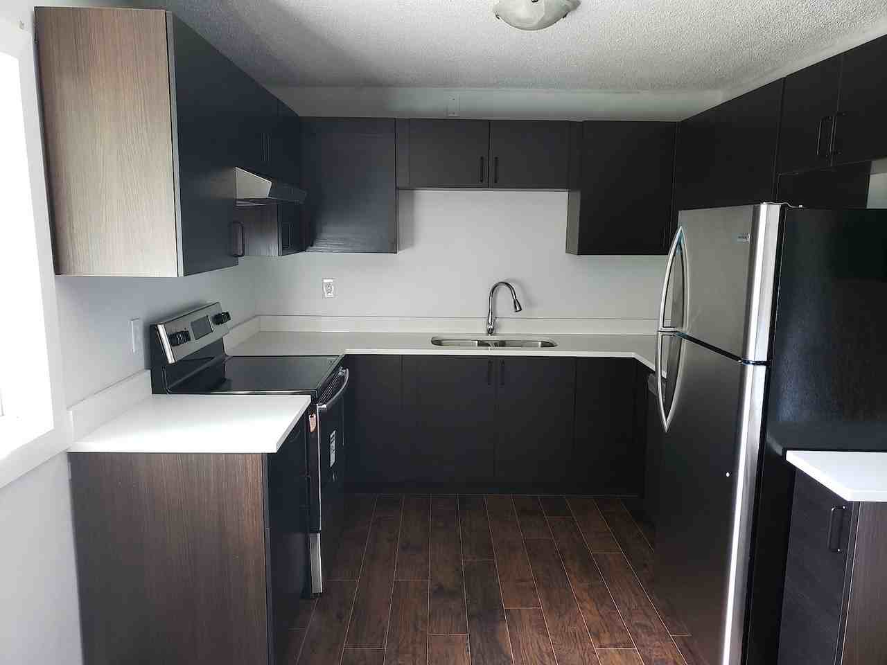 527A 29 Ave Nw - Photo 2 of 8