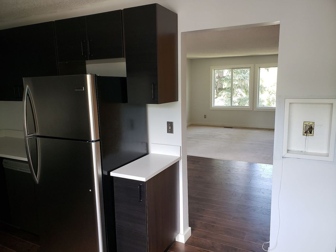 527A 29 Ave Nw - Photo 3 of 8